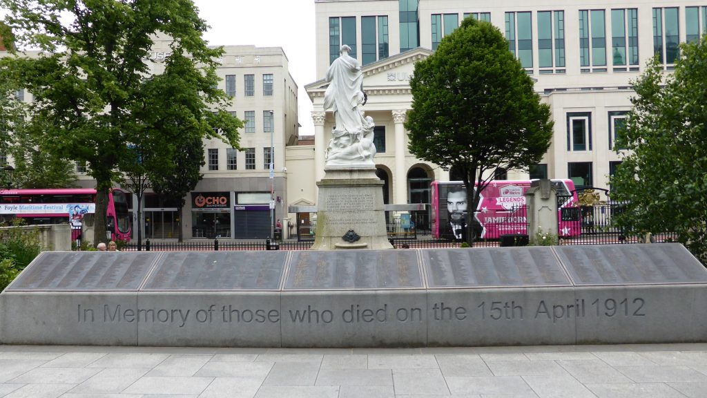 P1090382 Belfast - Monument Titanic