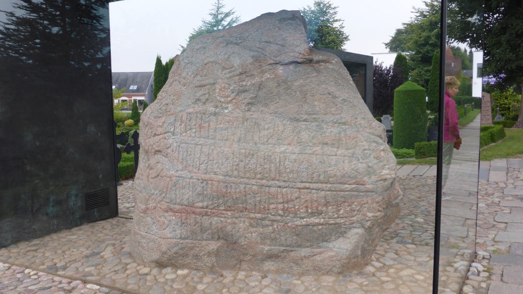 P1100680 Jelling